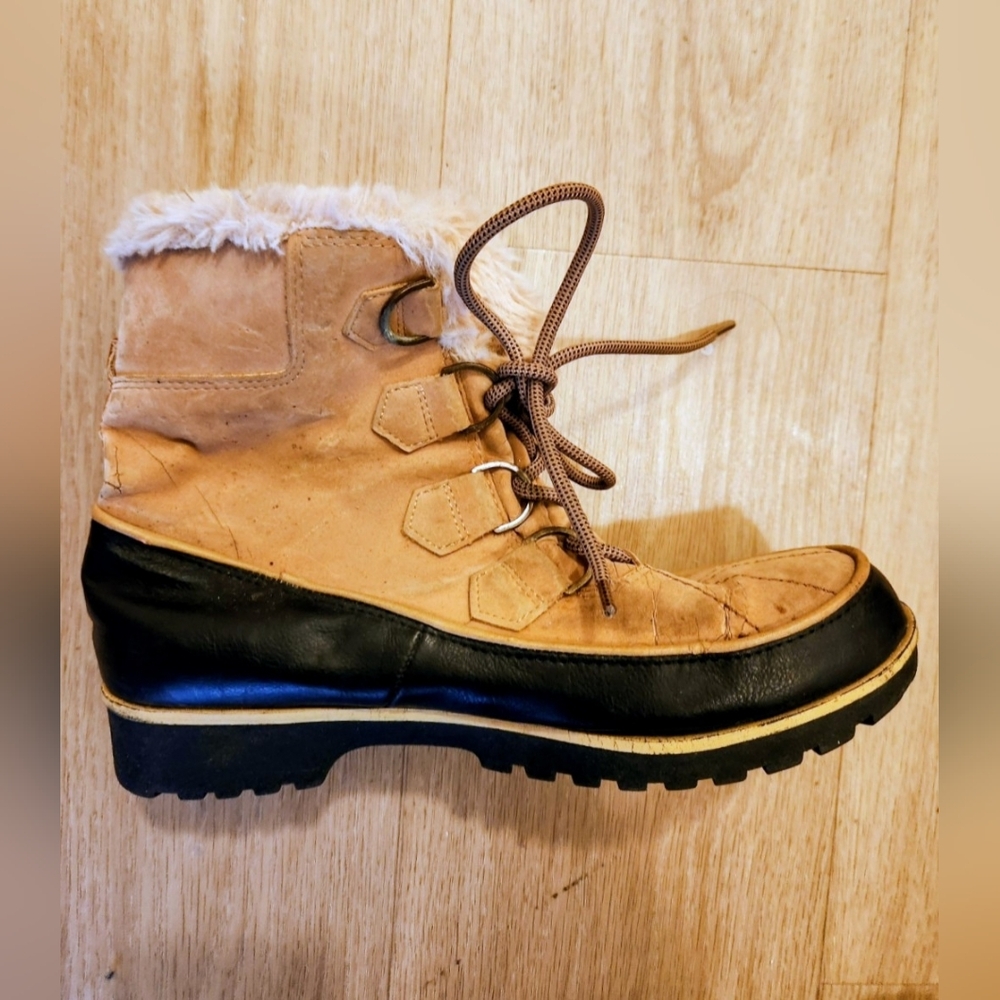 Mendocino Beige Fur-Trimmed Boots